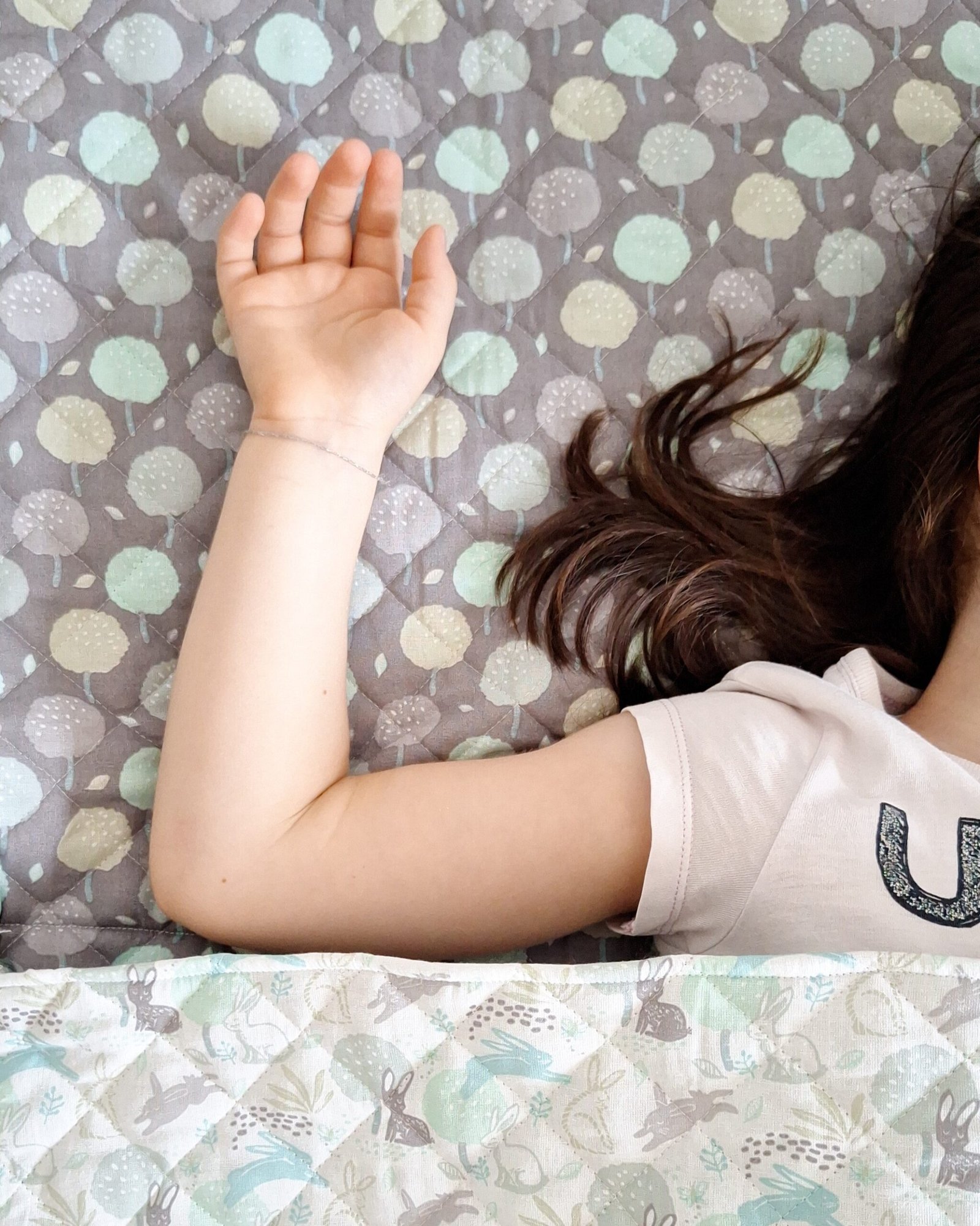 sacco nanna per asilo conigli verde illustrazione