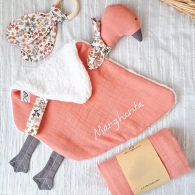 set nascita con doudou, anello di dentizione e mussolina